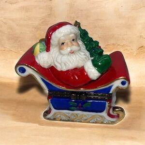 Vintage Santa Claus on sleigh hinged trinket box 3" red blue Christmas tree
